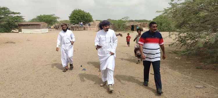 الرحال والناشط الكويتي " محمد الميموني " يزور عدد من القرى الفقيرة بأبين
