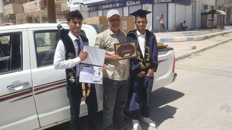 مبارك التخرج للشابان أحمد الخضر وحسين مشينة من كلية النفط شبوة