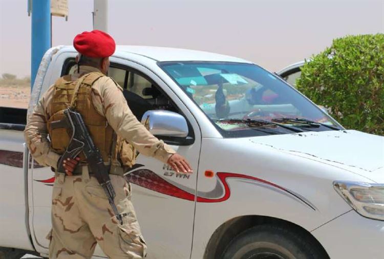 الأجهزة الأمنية والعسكرية بشبوة تستأنف حملة منع حمل السلاح بمدينة عتق