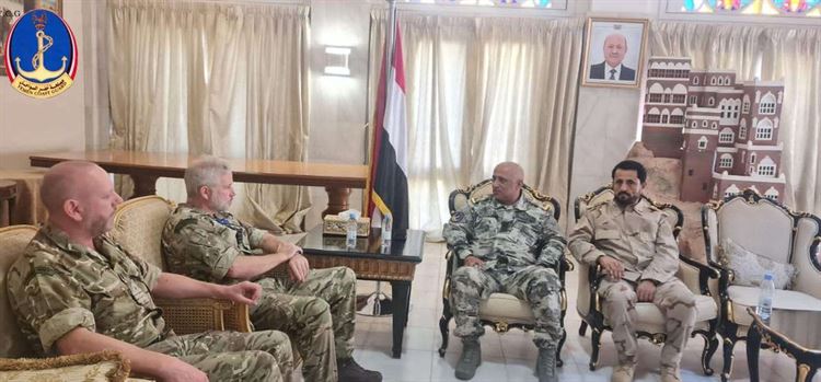 رئيس مصلحة خفر السواحل اليمنية يلتقي ملحق الدفاع الأمريكي الجديد لدى بلادنا