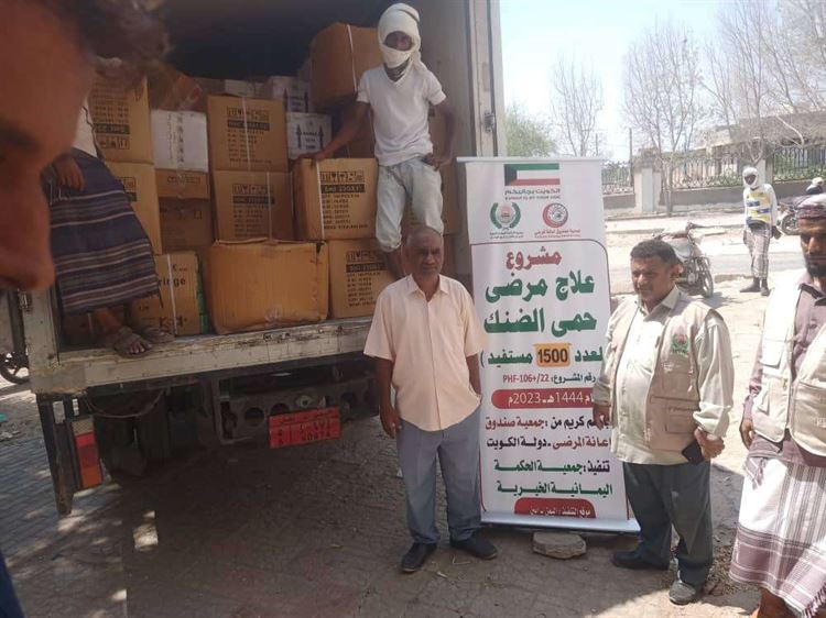 مشفى زنجبار يتسلم أدوية لمرضى حمى الضنك من جمعية الحكمة اليمنية الخيرية