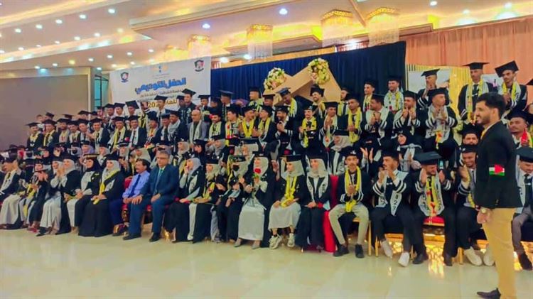 تخرج الدفعة 22 من طلاب قسم الصحافة والإعلام في كلية الآداب - جامعة عدن