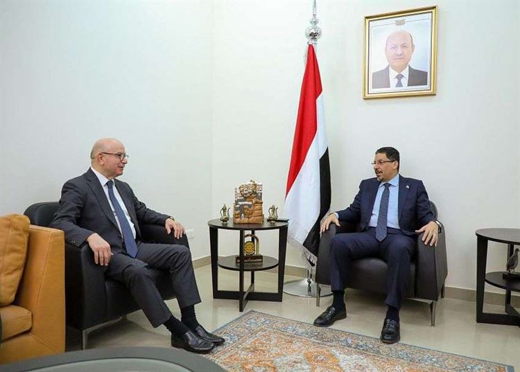 وزير الخارجية يلتقي سفير تركيا لدى اليمن