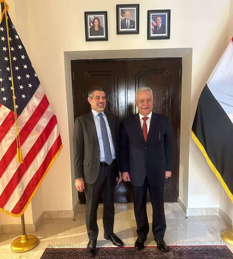 مستشار رئيس مجلس القيادة الرئاسي المفلحي يبحث مع السفير الأمريكي جهود تحقيق السلام في اليمن