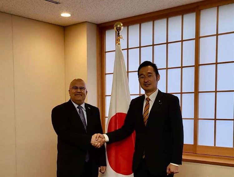 السفير عادل السنيني يبحث مع نائب وزير الخارجية الياباني تعزيز العلاقات الثنائية