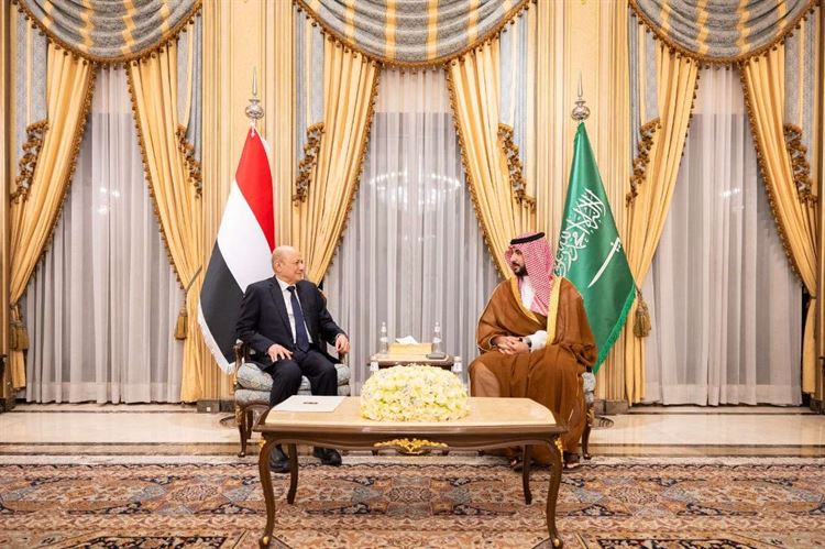رئيس وأعضاء مجلس القيادة الرئاسي يلتقون وزير الدفاع السعودي(موسع)