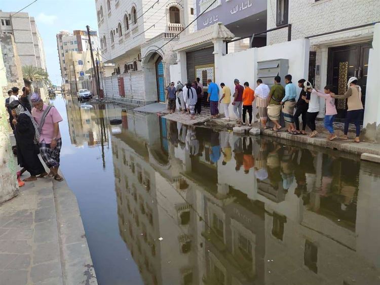 أهالي حي القرية الروسية بخور مكسر يشكون طفح مياه الصرف الصحي