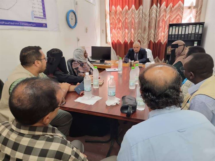 مدير عام صحة عدن ووفد منظمة اليونيسف يزوران مجمع حاشد الصحي بالمنصورة