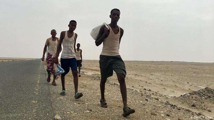5600 مهاجر إفريقي يغادرون اليمن إلى بلادهم
