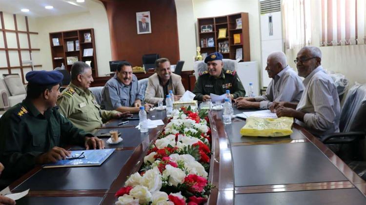 مدير أمن العاصمة عدن يلتقي بإدراة مصلحة الاحوال المدنية في وزارة الداخلية.