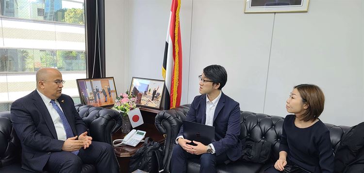 السفير  عادل السنيني يبحث مع رئيس منظمة تيرا تنفيذ برامجها في اليمن