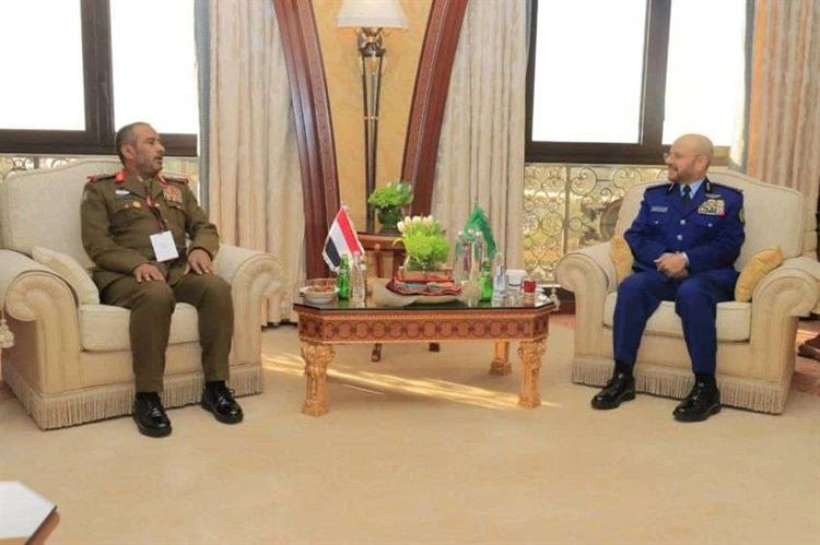 بن عزيز يبحث تعزيز التعاون الثنائي مع رئيس الاركان السعودي