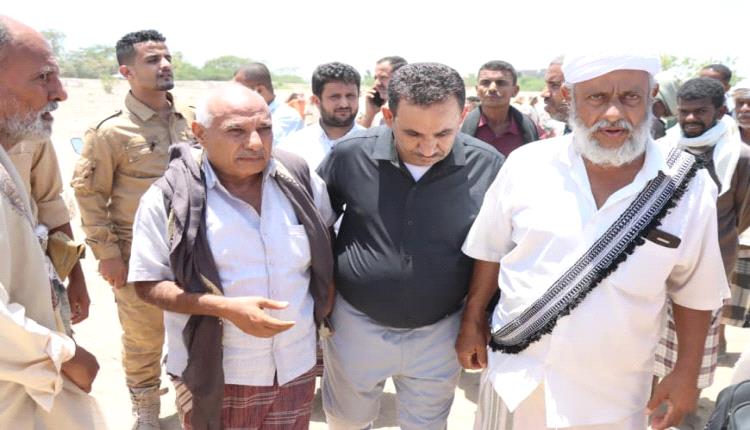 رئيس هيئة النقل البري يتقدم جموع المشيعين لجثمان القاضي محمد عبدالوهاب سالم