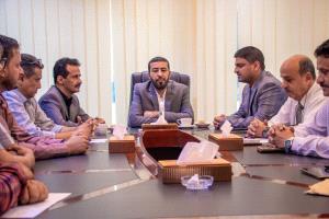 وكيلا وزارة النفط يتفقدان سير الإنضباط الوظيفي بشركة النفط اليمنية