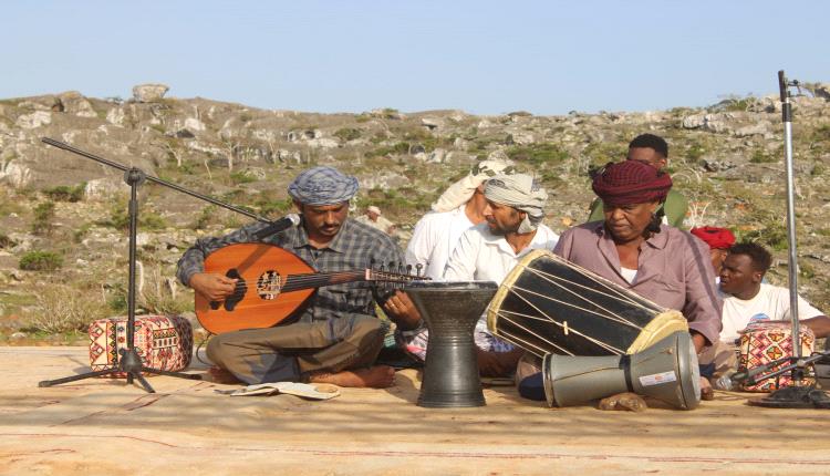 الفنان عبدالله حبريش يحيي مهرجان الأمير دكسم سقطرى