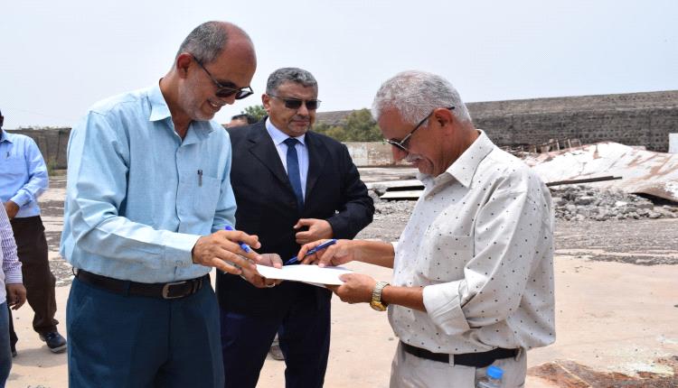 التوقيع على اتفاقية تنفيذ مشروع خزان المياه بمنطقة البرزخ بكلفة (٢,٧٥٠,٠٠٠) "يورو"  دعما من الأصدقاء الهولنديين والألمان