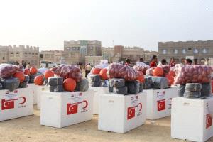 الهلال الاحمر التركي يدشن توزيع ادوات الاصطياد في محافظة شبوة وحضرموت 