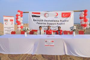 تدشين مشروع توزيع  مستلزمات صيد بتمويل الهلال الأحمر التركي في حضرموت وشبوة