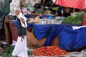 تدهور غذائي في اليمن مع تهاوي قيمة العملة.. تقرير