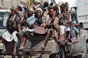 الحوثيون يواصلون اختطاف شقيق قائد عسكري ونجله 
