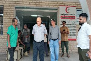 مدير عام صحة عدن يتفقد مستشفى 22 مايو الجراحي ويشدد برفع الجاهزية القصوى لأقسام الطوارئ والاسعاف 