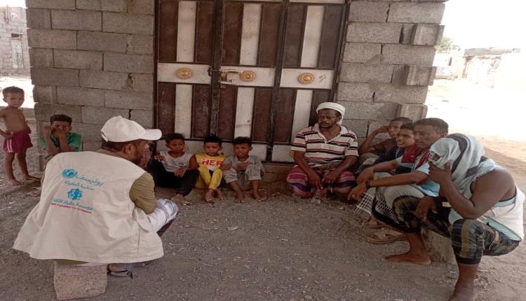 فريق من جمعية طيبة ينفذ حملة توعية للحد من انتشار مرض الكوليرا في قرية البيطرة بلحج