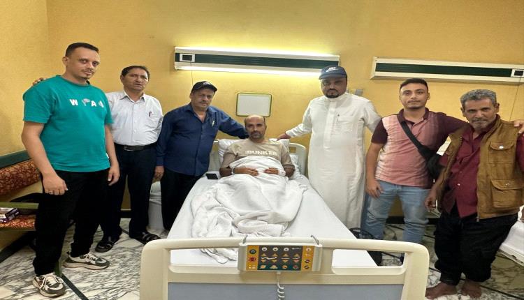 إدارة جمعية أبناء حالمين في عدن تزور المهندس سامي علي بن علي في مستشفى الصفاء في القاهرة