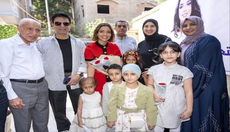 الفنانة بلقيس أحمد فتحي تزور مؤسسة اليمن لرعاية مرضى السرطان بالقاهرة