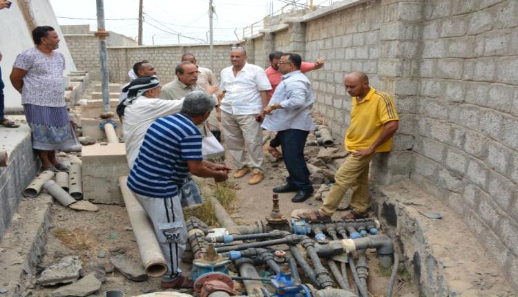 باخبيرة والشعبي يتفقدان مشاريع مياه وخزان جبل هيل لتحسين تقديم الخدمة للمواطنين في التواهي