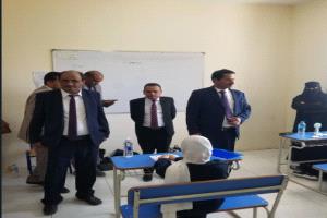 اللجنة الإشرافية الوزارية تدشن اختبارات الثانوية العامة في المدارس اليمنية بمصر 
