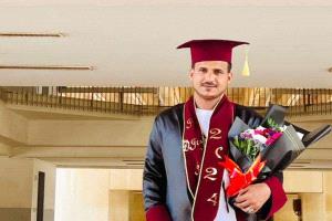 طالب يمني يتفوق في اكبر الجامعات الجزائرية