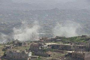 الحوثيون يقصفون أحياء سكنية غرب تعز
