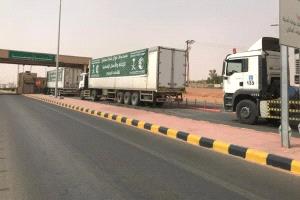 عبور 294 شاحنة منفذ الوديعة تحمل مساعدات إغاثية سعودية لعدد من المحافظات
