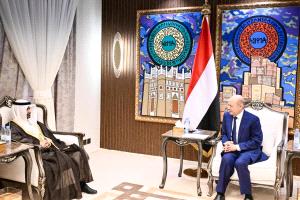 رئيس مجلس القيادة الرئاسي يستقبل سفير دولة الكويت