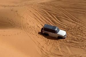 العثور على مواطن متوفيًا بجوار سيارته في صحراء مأرب

