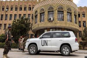 العفو الدولية: يجب على الحوثيين الإفراج فورا عن الموظفين الأمميين
