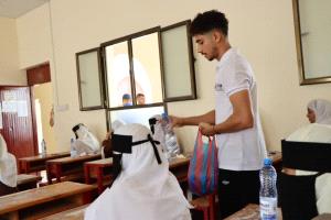مبادرة "سقيا الماء" تنعش طلاب الثانوية العامة في التواهي.. بدعم من البنك الأهلي اليمني و تنفيذ منظمة بداية شباب