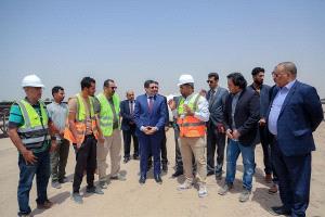 رئيس الوزراء يقوم بزيارة الى محطة الطاقة الشمسية في عدن والمتوقع دخولها الخدمة خلال أيام