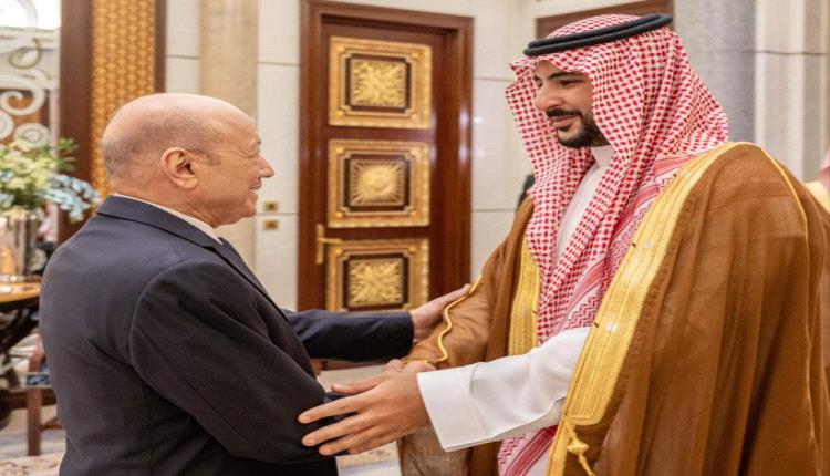 إعلامي سعودي يعلق على لقاء جمع الرئيس العليمي بوزير الدفاع السعودي