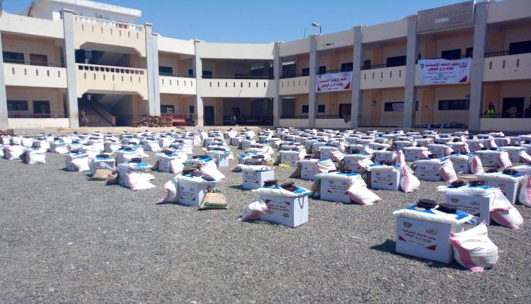 نائب محافظ لحج يدشن توزيع (6000) سلة غذائية لأبناء الحوطة مقدمة من قوات درع الوطن