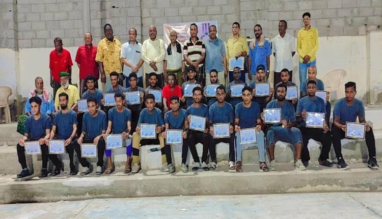 25 مدرباً ينهون دورتهم المستجدة في كرة القدم بمدينة الشحر بنجاح كبير