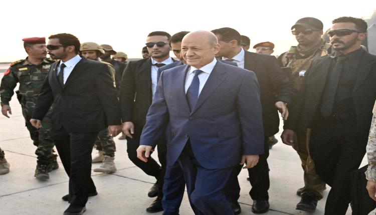 رئيس مجلس القيادة يعود الى العاصمة المؤقتة عدن "موسع"