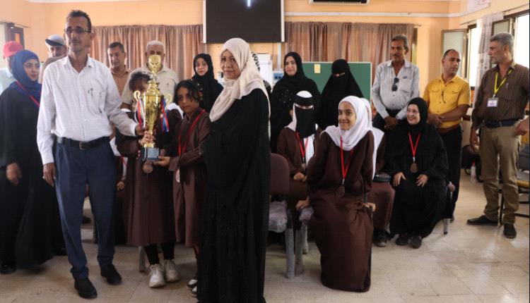 مدرسة هاشم عبدالله تفوز بالمركز الأول بالمسابقات الثقافية والفكرية اللامنهجية لطالبات التعليم الأساسي بعدن  
