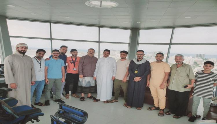 العمري: يتفقد اجراءات العمل بمطار عدن الدولي ويهنئ الموظفين بمناسبة عيد الاضحى المبارك