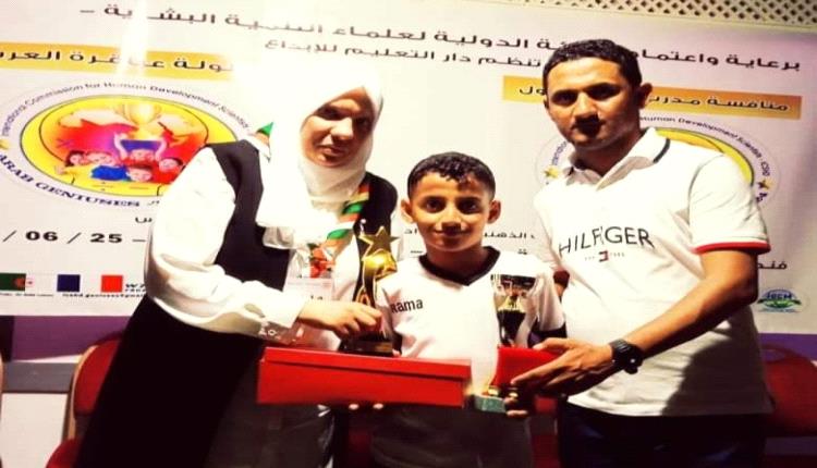 الطالب العبقري يسلم السعيدي يحصد المركز الثاني في بطولة عباقرة العرب بالرياضيات الذهنية في تونس