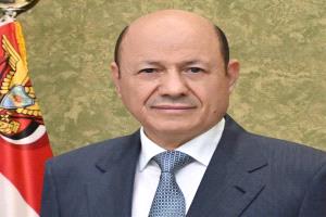 رئيس مجلس القيادة يشيد بدعم قيادة دولة الكويت للخطوط الجوية اليمنية