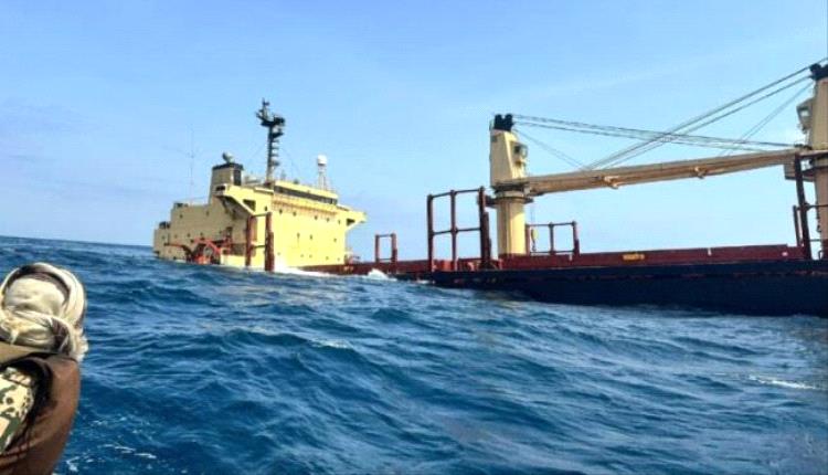 بعد غرق السفينة "روبيمار".. اليمنيون يراقبون "كارثة بيئية مرعبة"
