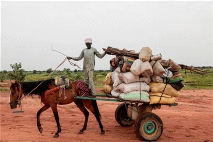 السودان يمدد فتح معبر أدري الحدودي مع تشاد لإيصال المساعدات....