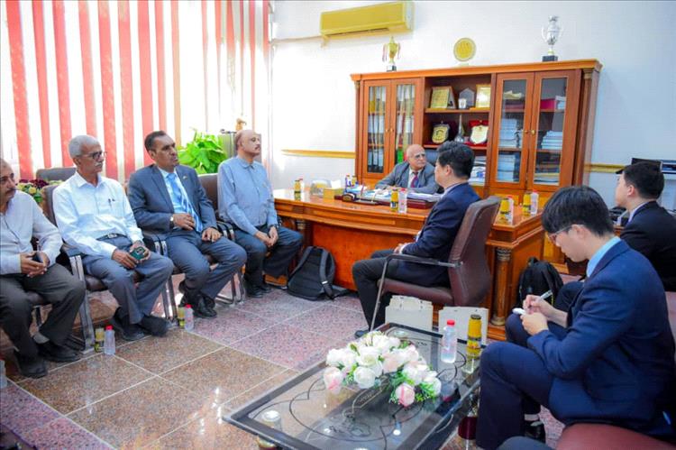 جامعة عدن والسفارة الصينية لدى بلادنا تبحثان مجالات التعاون المشترك