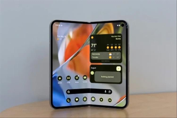 هل يتفوق هاتف "بكسل 9 برو فولد" القابل للطي على أجهزة "سامسونغ" المشابهة؟